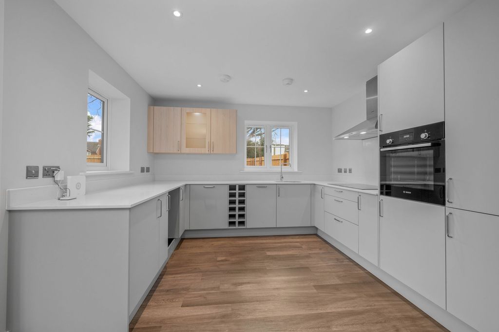 Additional image 3 of 4 bed detached house for saleSpa Farm Court, Stratford-Upon-Avon CV37