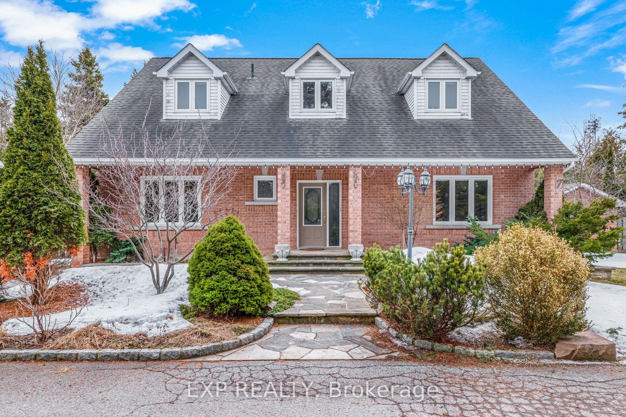 Primary image of 925 15th Side Road, King, ON, L7B 1K5
