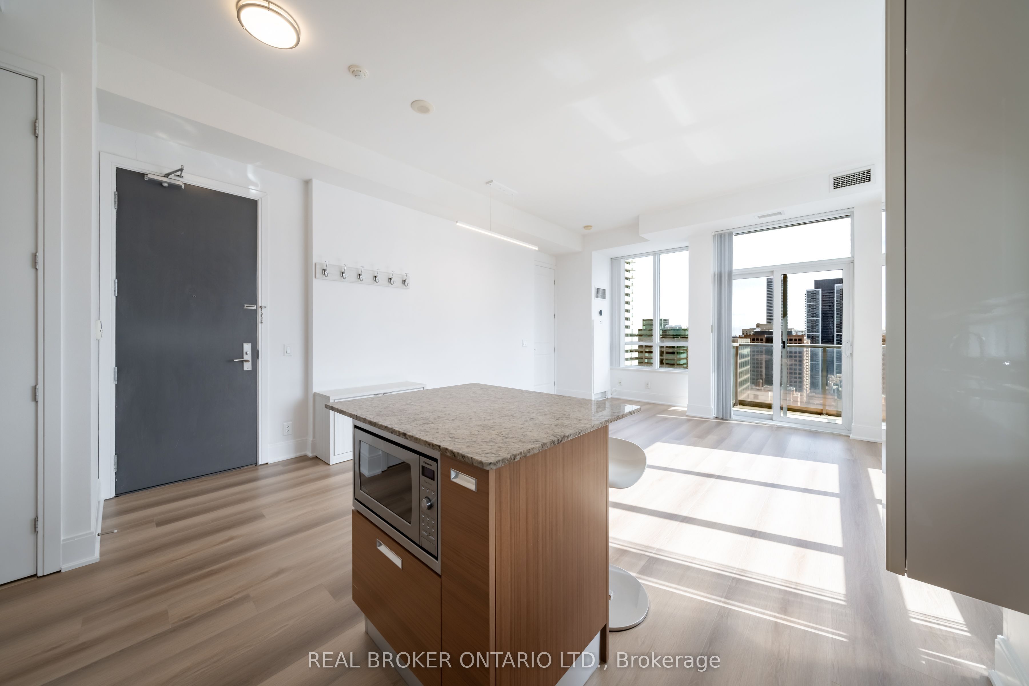 Additional image 5 of 2202-21 Balmuto Street, Toronto, ON, M4Y 1W4