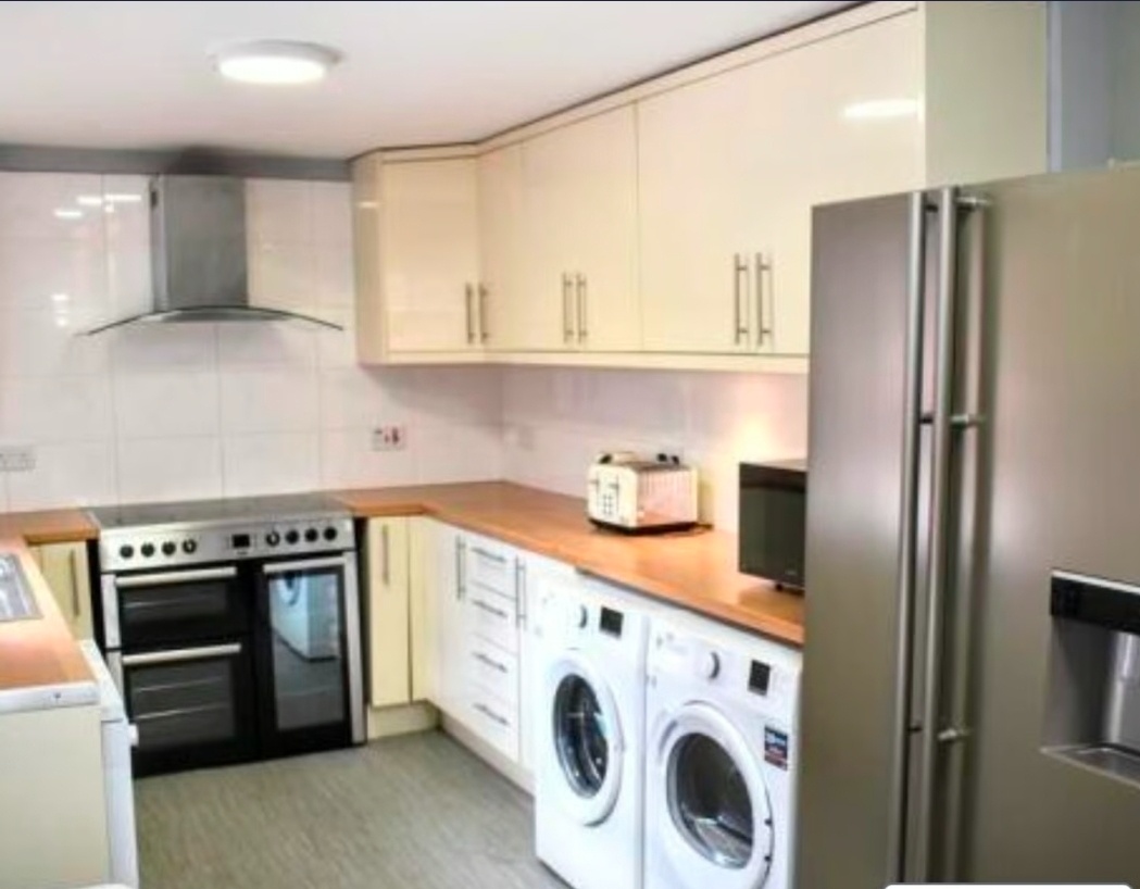 Room in a Shared House, Moseley Road, M14, N1 7GU