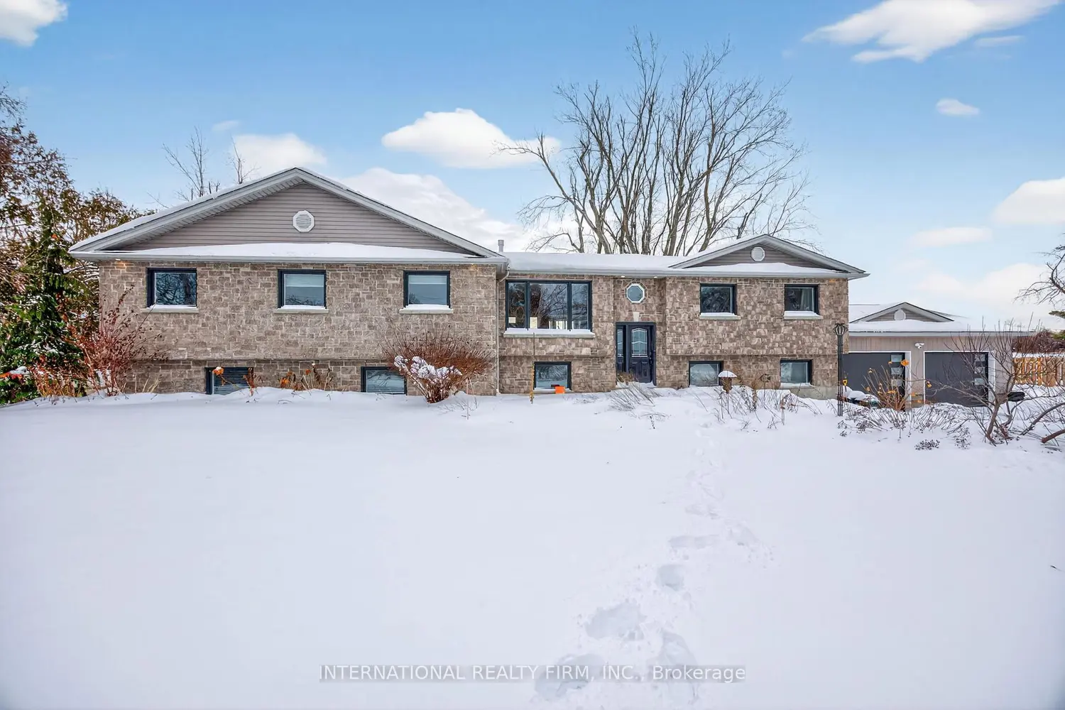 1563 15 16 Side Road photo 5