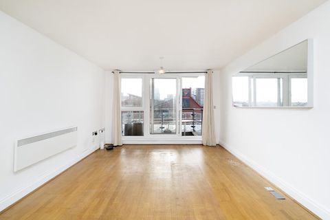 Riverside West, Smugglers Way SW18
