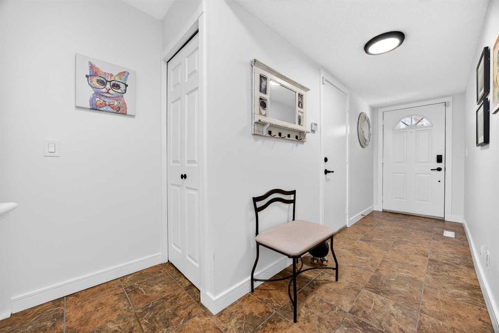 Additional image 4 of 94 Candle Terrace SW, Calgary, AB, T2W 6G7