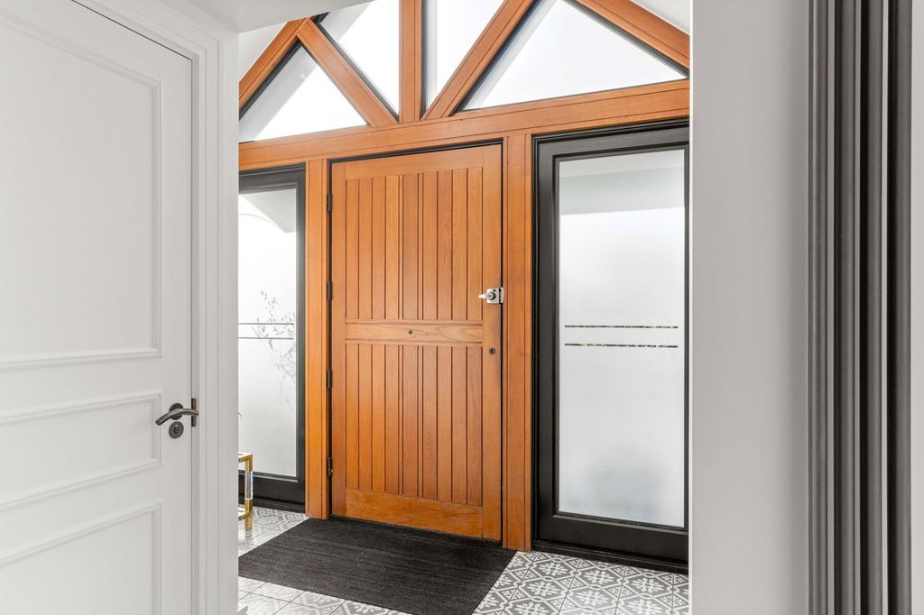 Additional image 11 of 6 bed detached house for saleRoundwood Avenue, Hutton Mount, Brentwood CM13