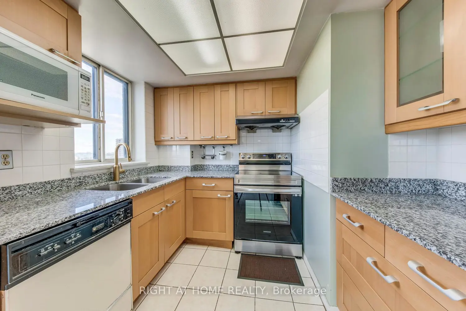 Additional image 10 of 1360 Rathburn Road 1603