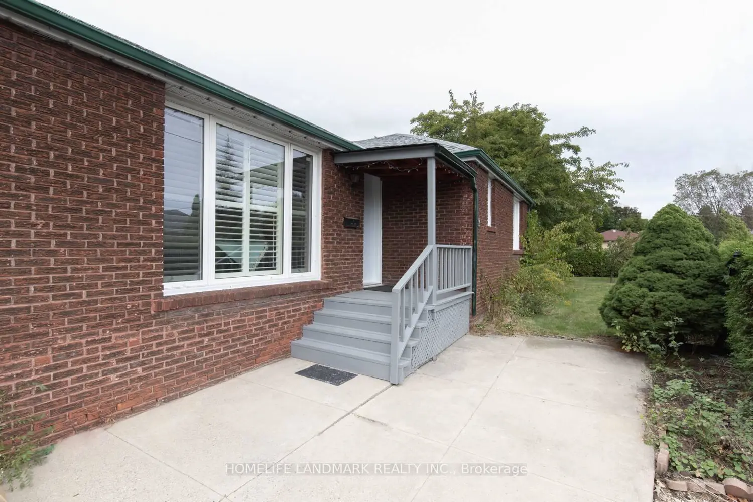 2 Collinson Boulevard