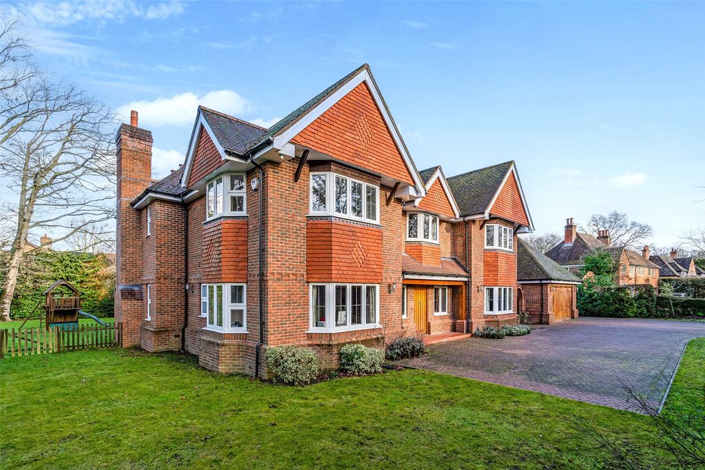 4 bed detached house for saleWest Green Road, Hartley Wintney, Hampshire RG27