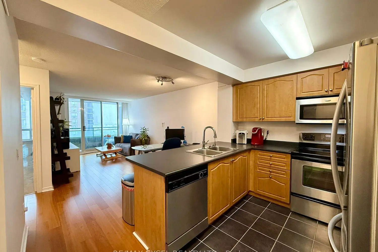 Additional image 6 of 350 Red Maple Road 712