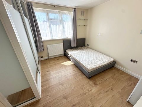 Montrose Avenue, Edgware, Greater London HA8, Studio to rent