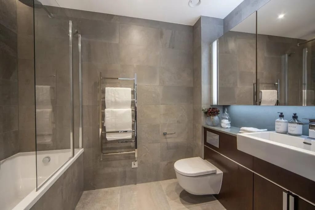 Additional image 6 of 2 Bed Flat, Charles Clowes Walk, SW11, N1 7GU