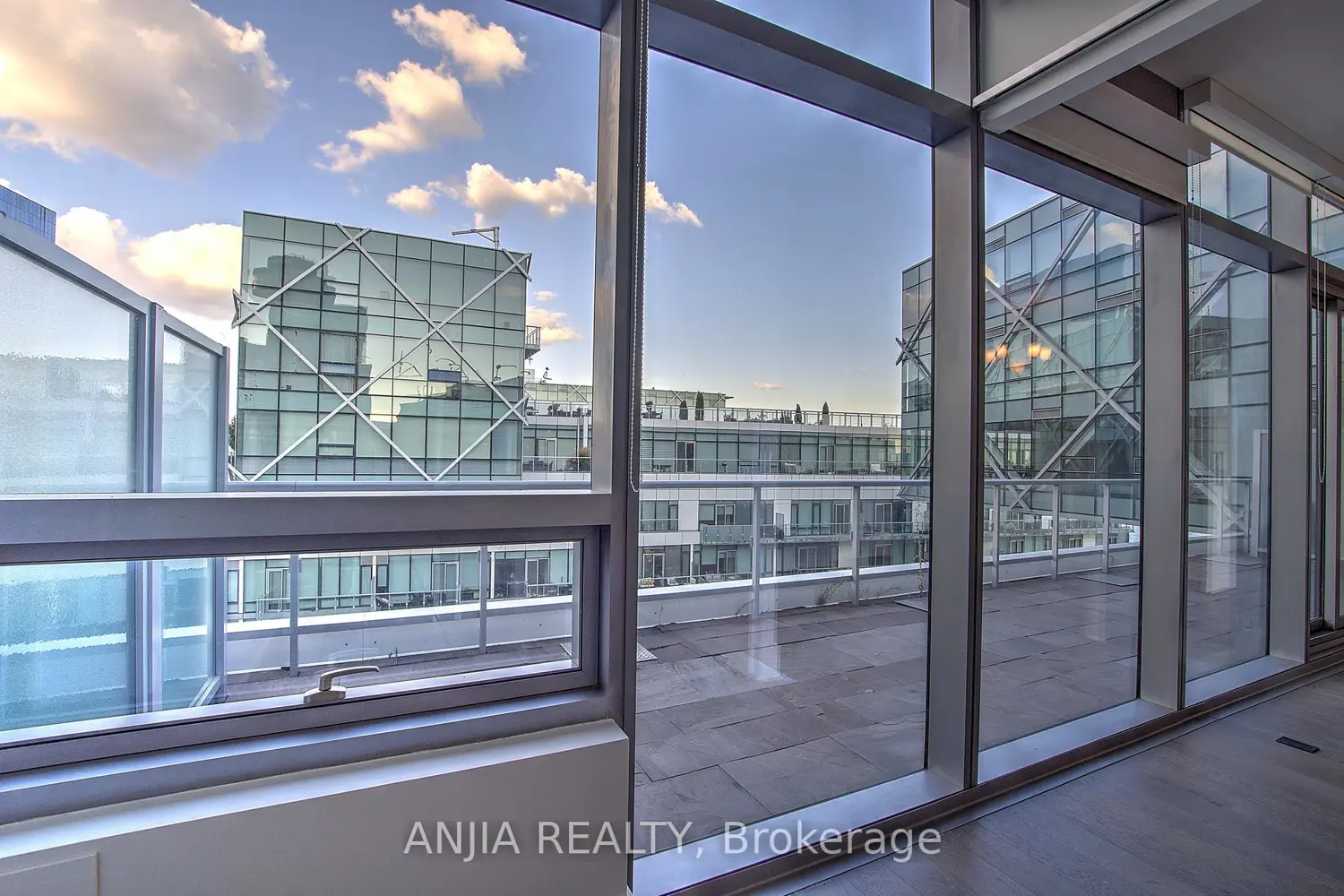 Additional image 14 of 29 Queens Quay Ph1209