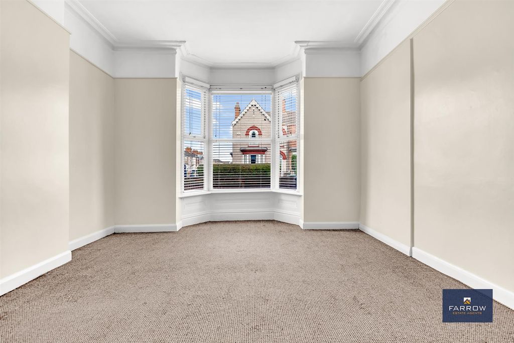 2 bed flat for saleWelholme Road, Grimsby DN32 photo 2