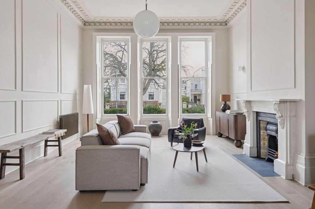 2 bed flat for saleThe Park, Melrose GL50 photo 5