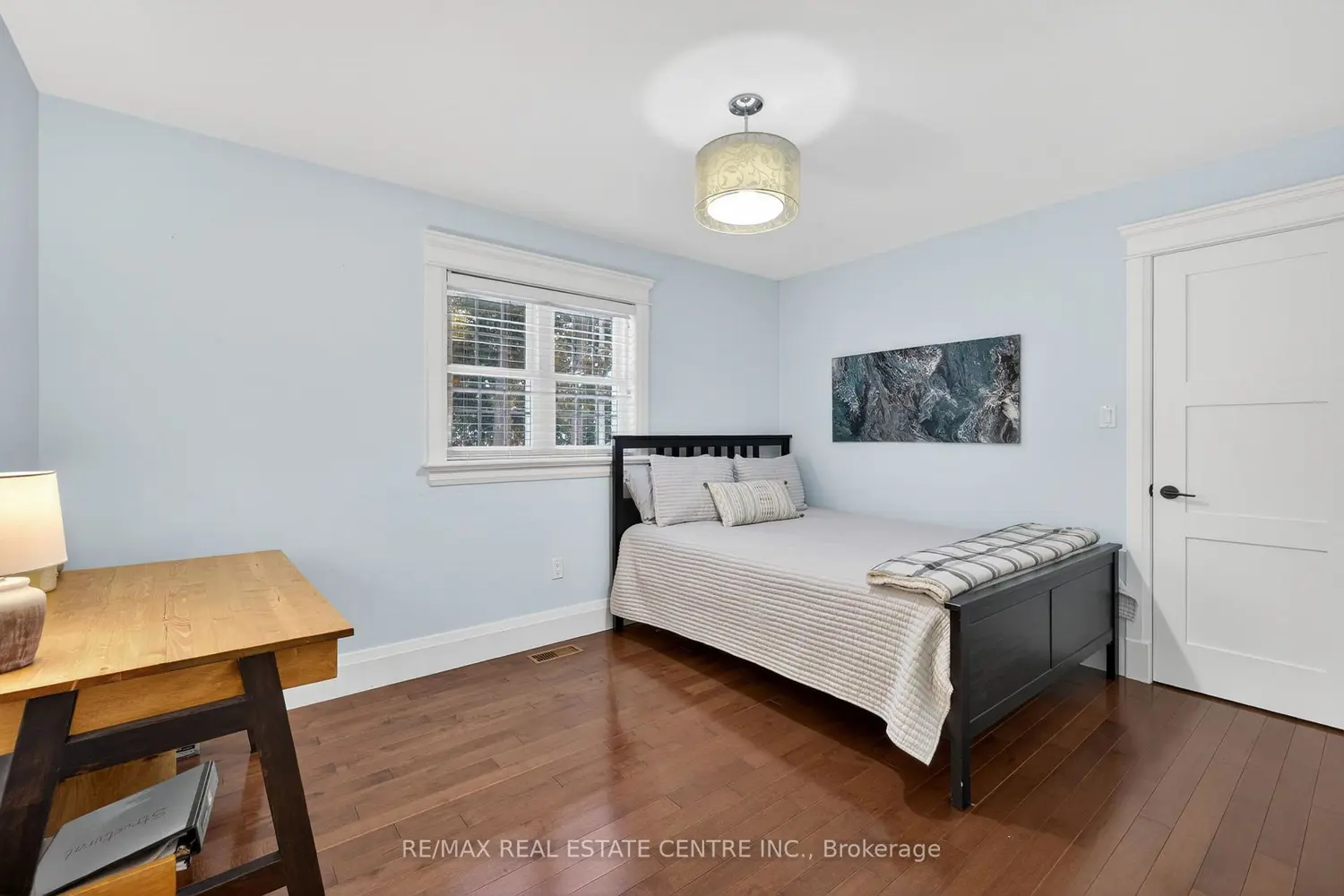 Additional image 11 of 19 Golden Road