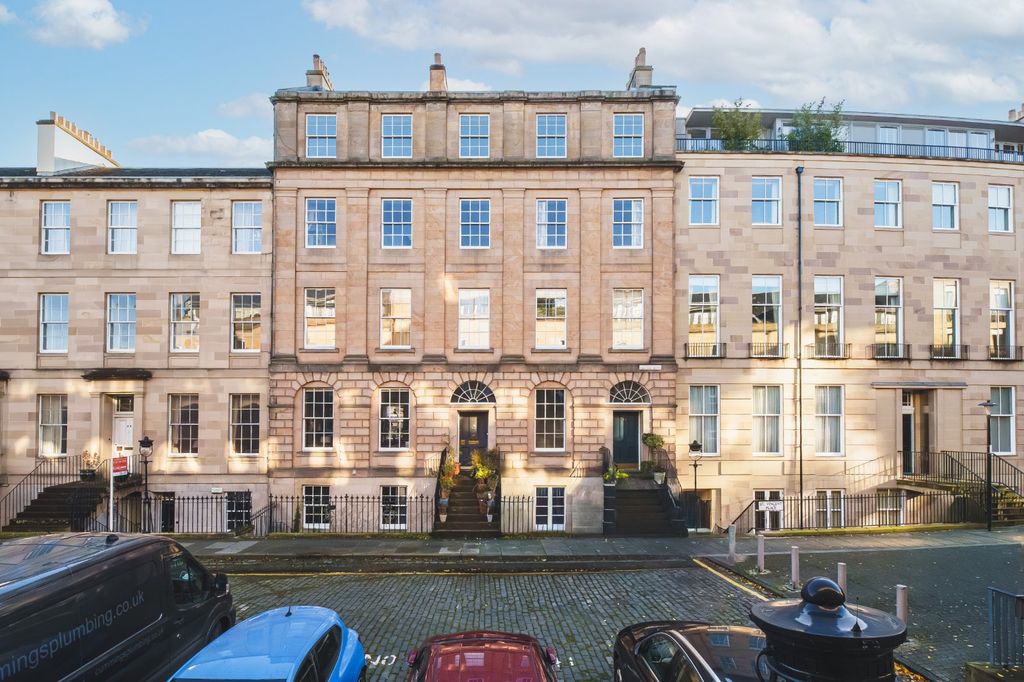 4 bed flat for sale24/2 Fettes Row, New Town, Edinburgh EH3