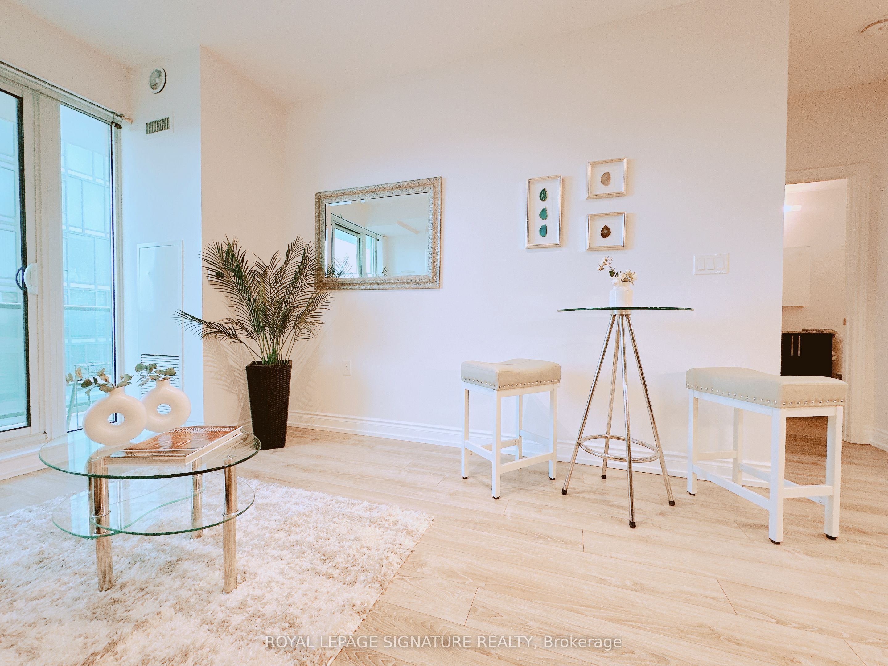 Additional image 2 of 710-9600 Yonge Street, Richmond Hill, ON, L4C 0X3