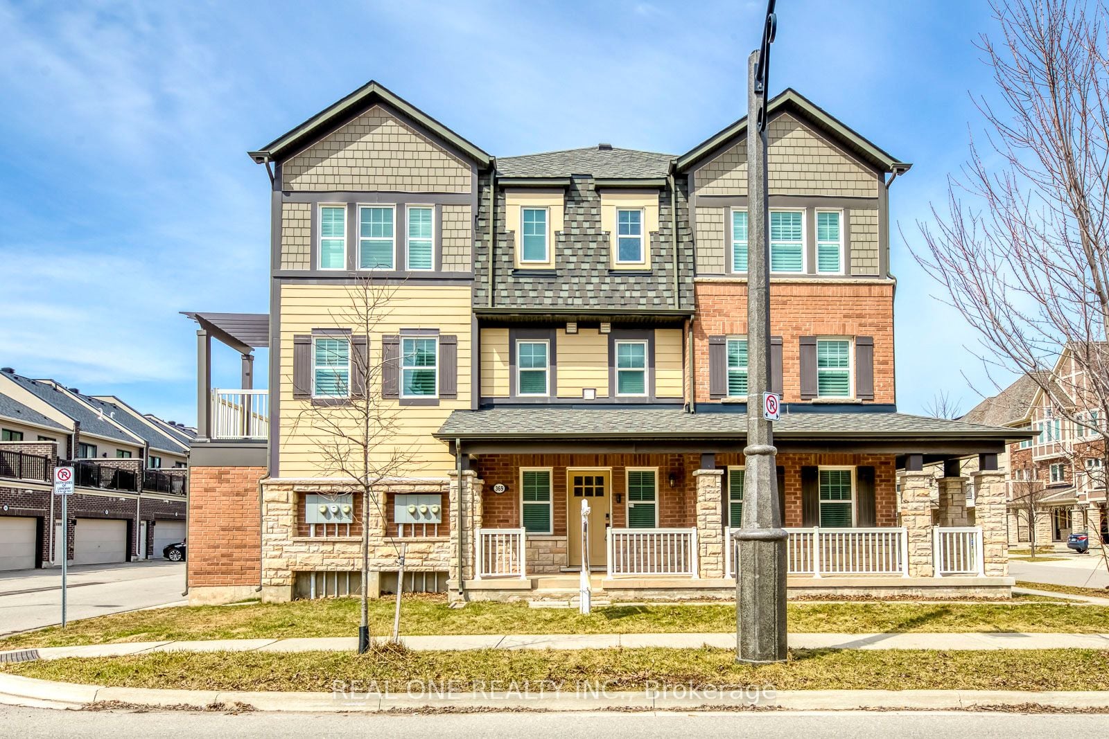 Primary image of 369 Timberland Gate, Oakville, ON, L6M 0Y9