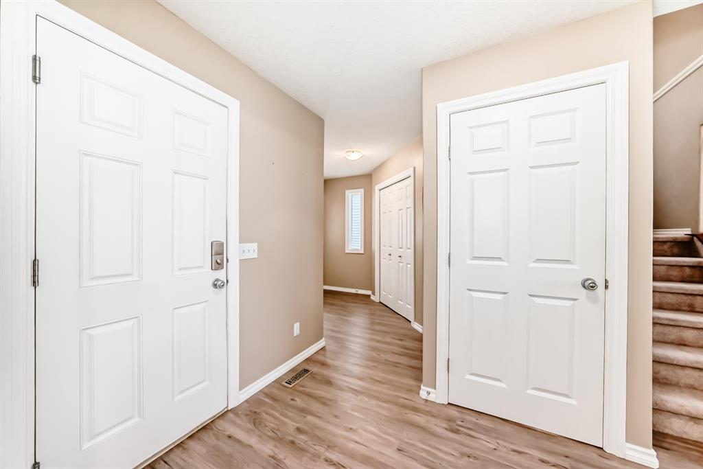 Additional image 2 of 47 Royal Crest Court NW, Calgary, AB, T3G 5W3