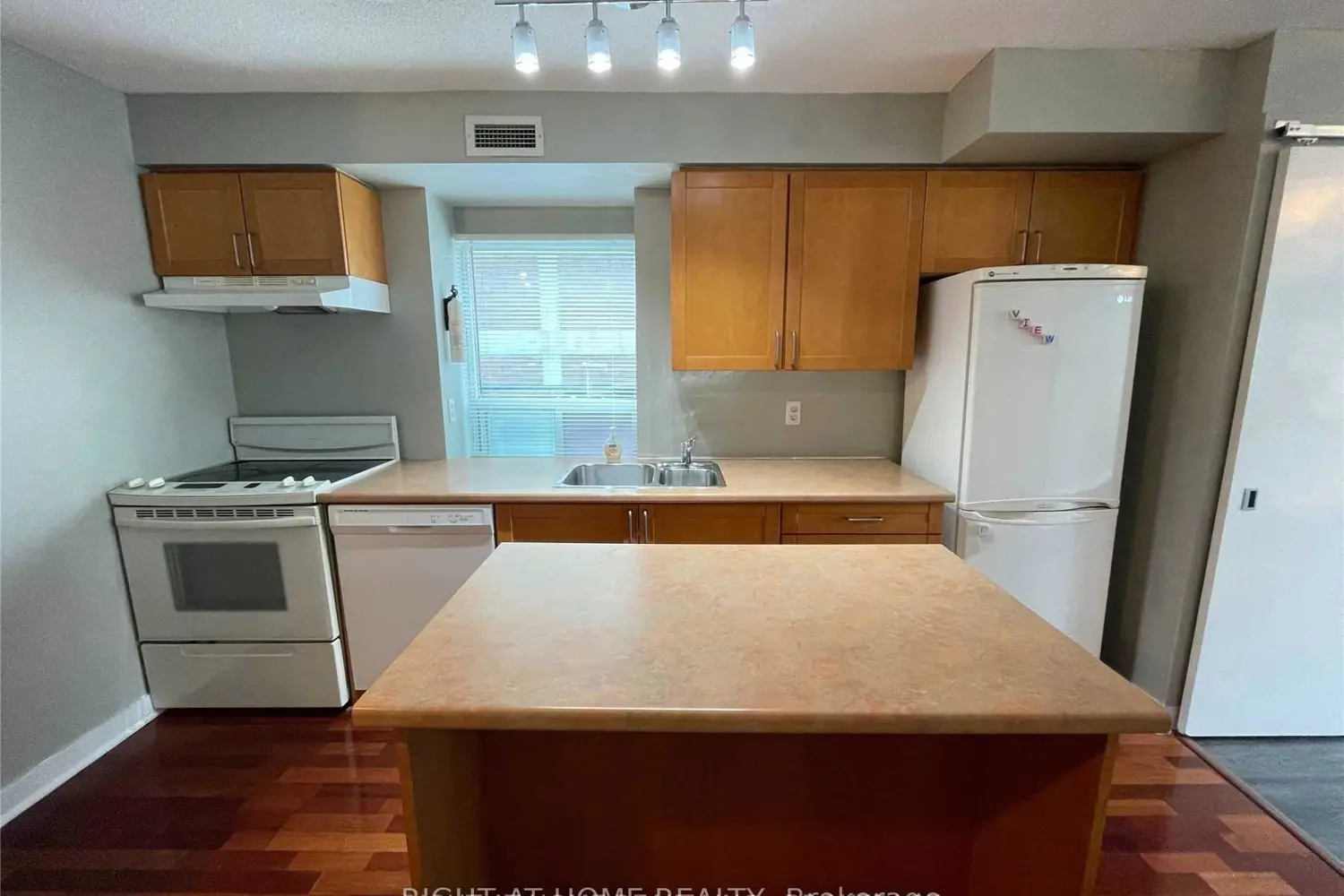 Additional image 10 of 77 Lombard Street 501