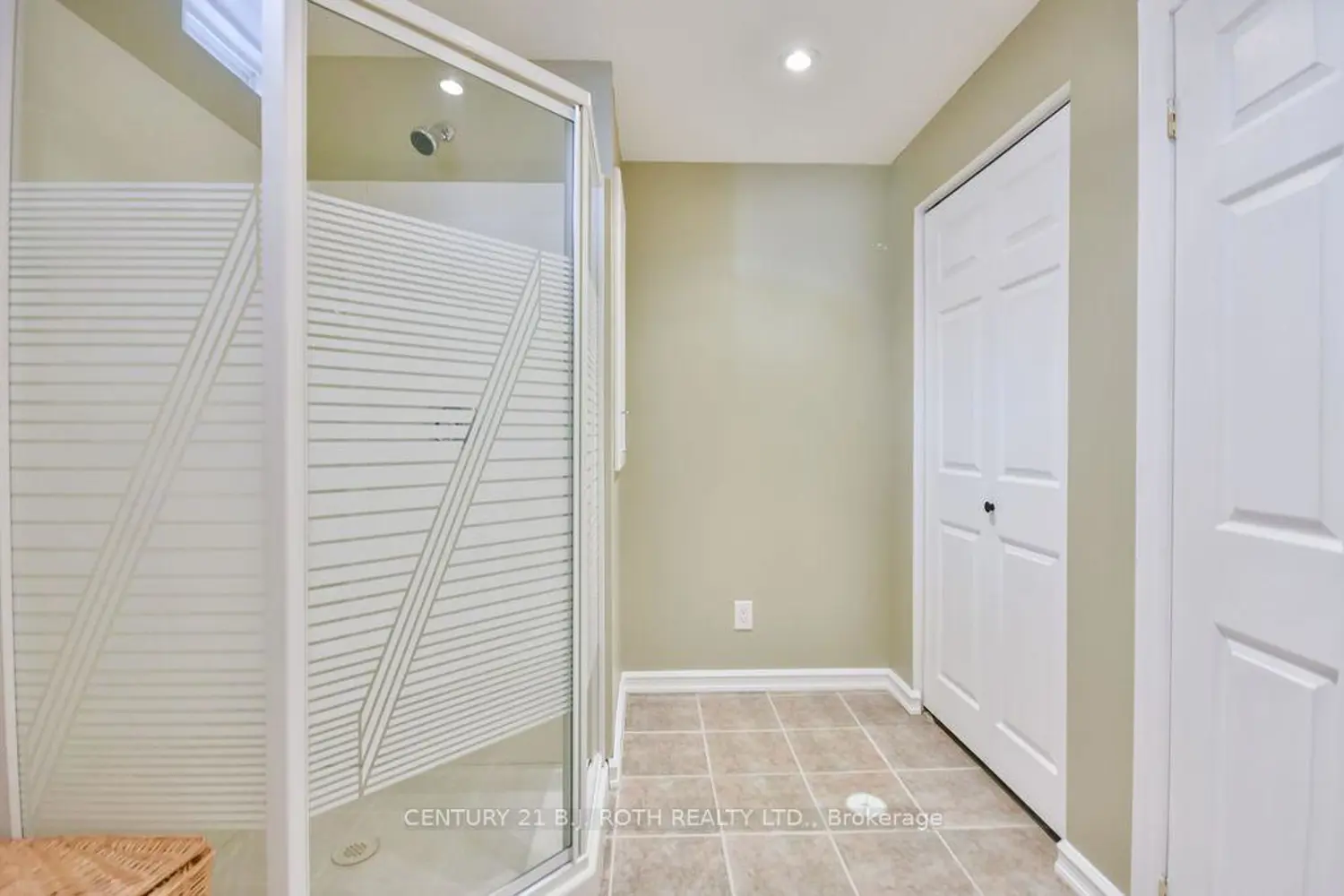 Additional image 20 of 1970 Webster Boulevard