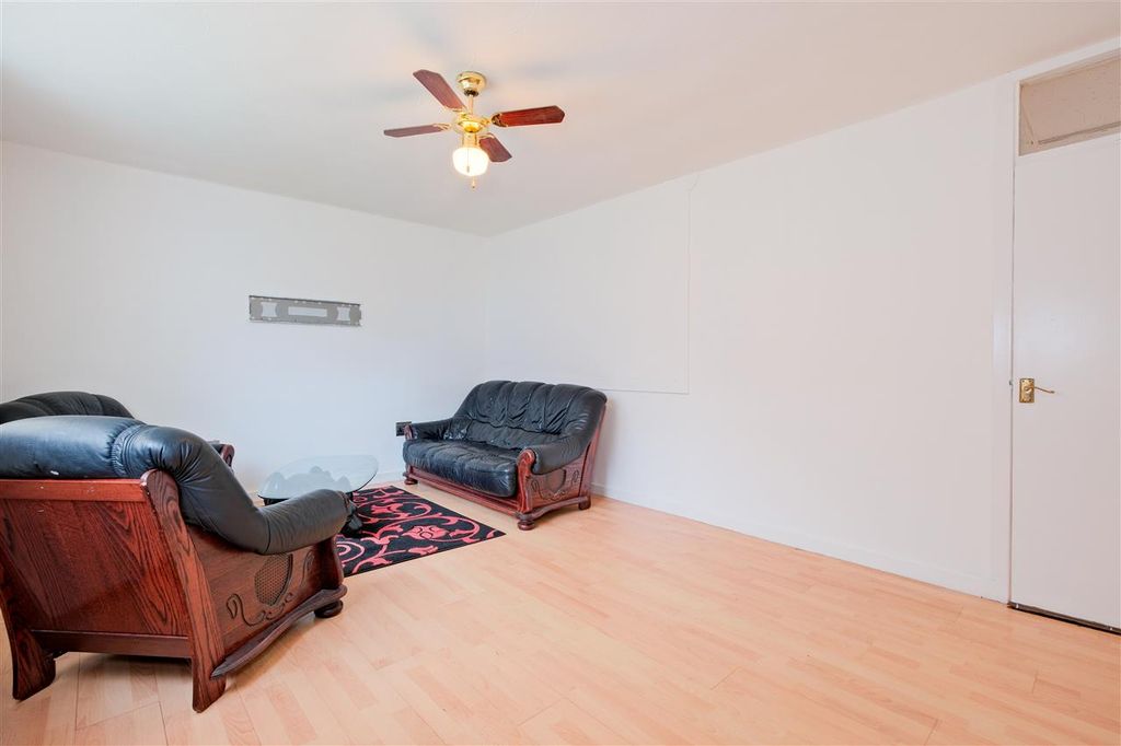 3 bed flat for saleOrmiston Drive, Hamilton ML3 photo 3