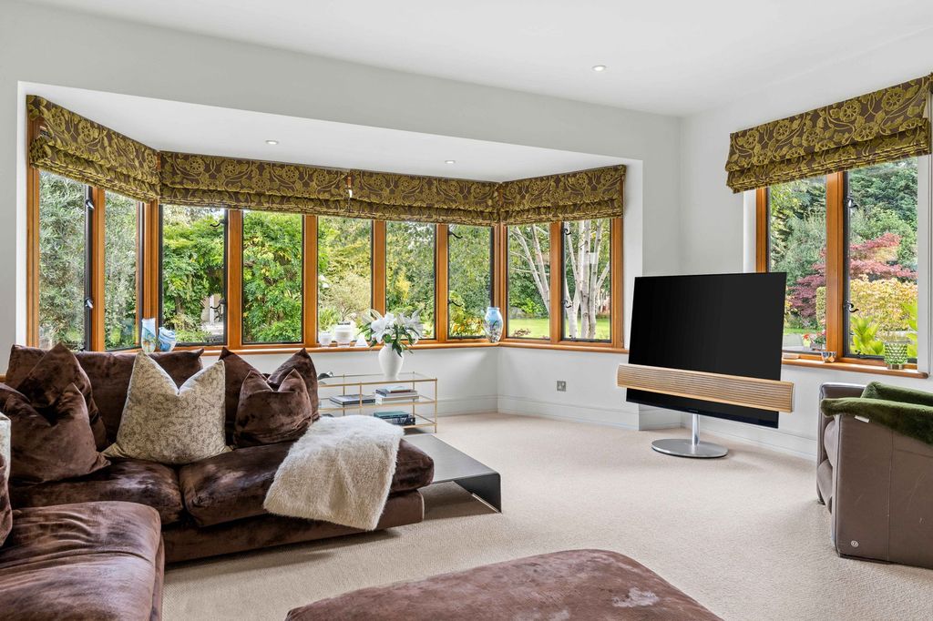 Additional image 23 of 6 bed detached house for saleRoundwood Avenue, Hutton Mount, Brentwood CM13