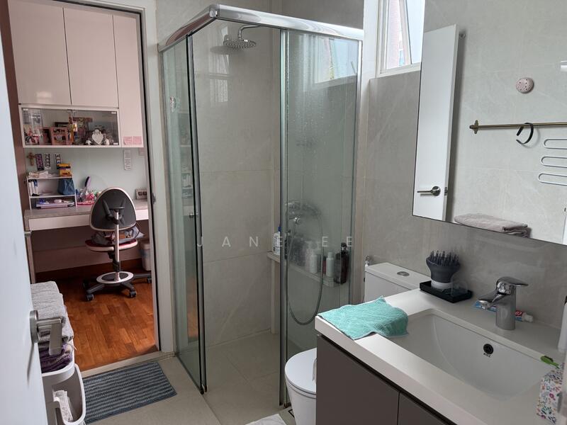 Additional image 14 of Burgundy Crescent