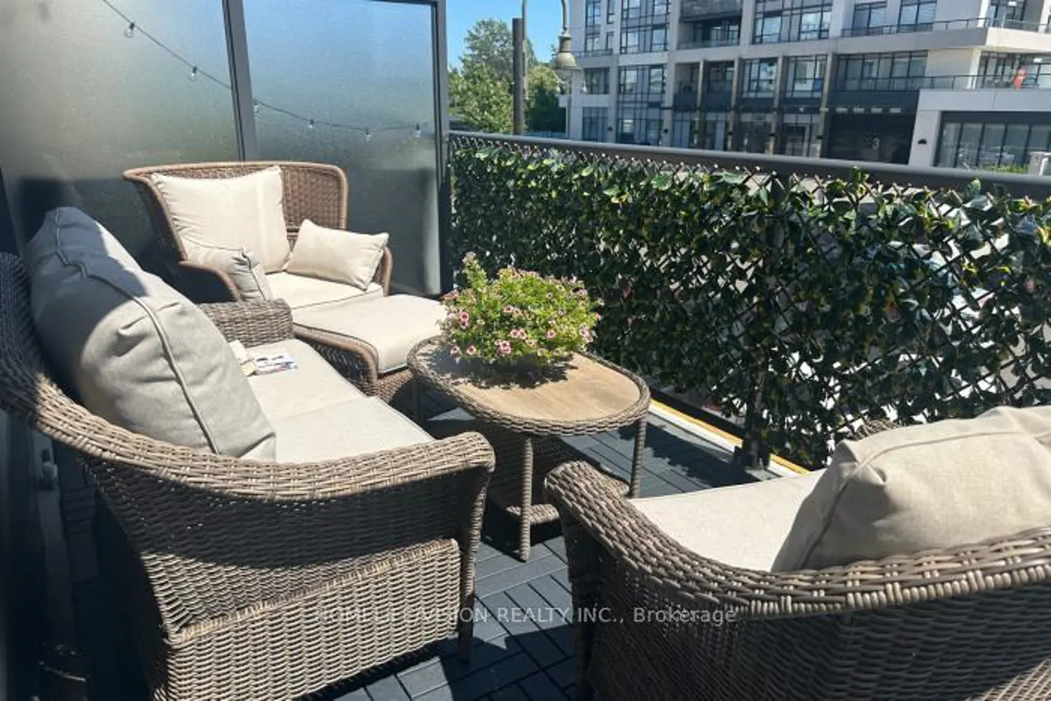 Additional image 16 of 1245 Bayly Street Th4