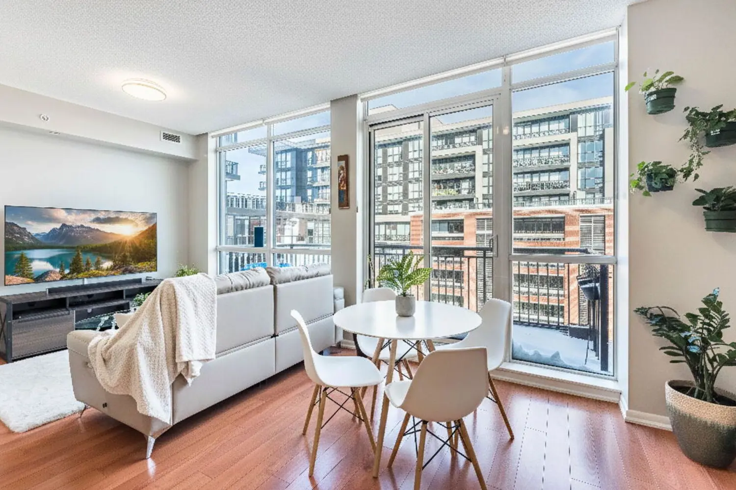 Additional image 11 of 830 Lawrence Avenue 832