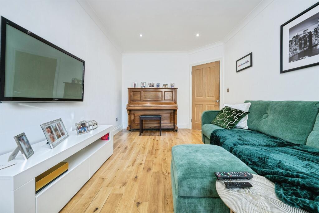 Additional image 7 of Mount Drive, Park Street, St. Albans