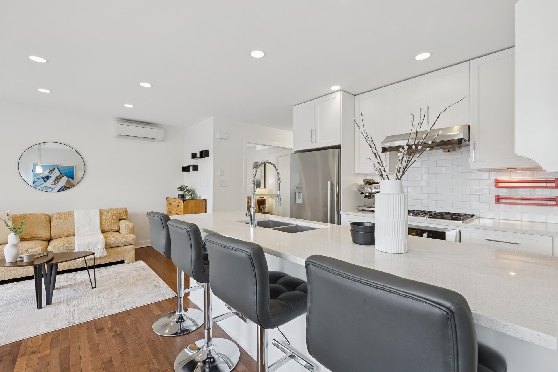 Additional image 3 of 205 18th Street E, North Vancouver, BC, V7L 2X7