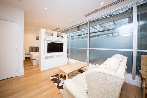 Trinity Square, Hounslow TW3, Studio to rent