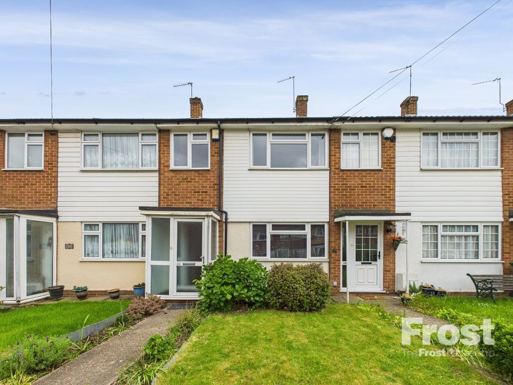 3 bed terraced house for saleCherry Avenue, Langley, Berkshire SL3