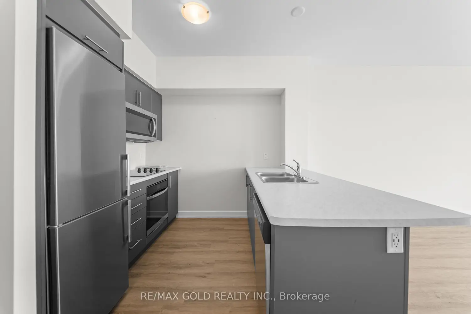 Additional image 12 of 600 North Service Road 506