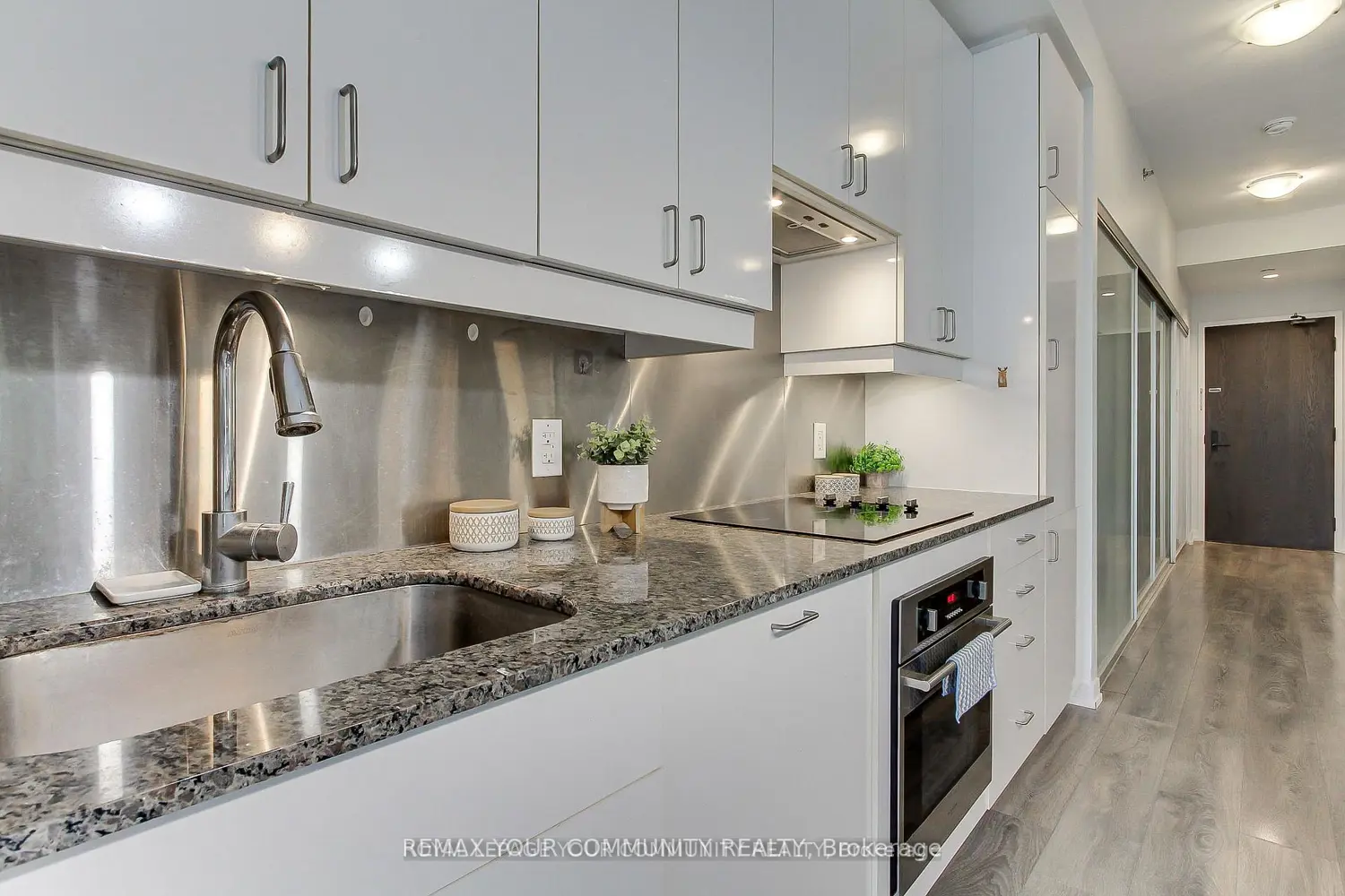 Additional image 8 of 426 University Avenue 1002