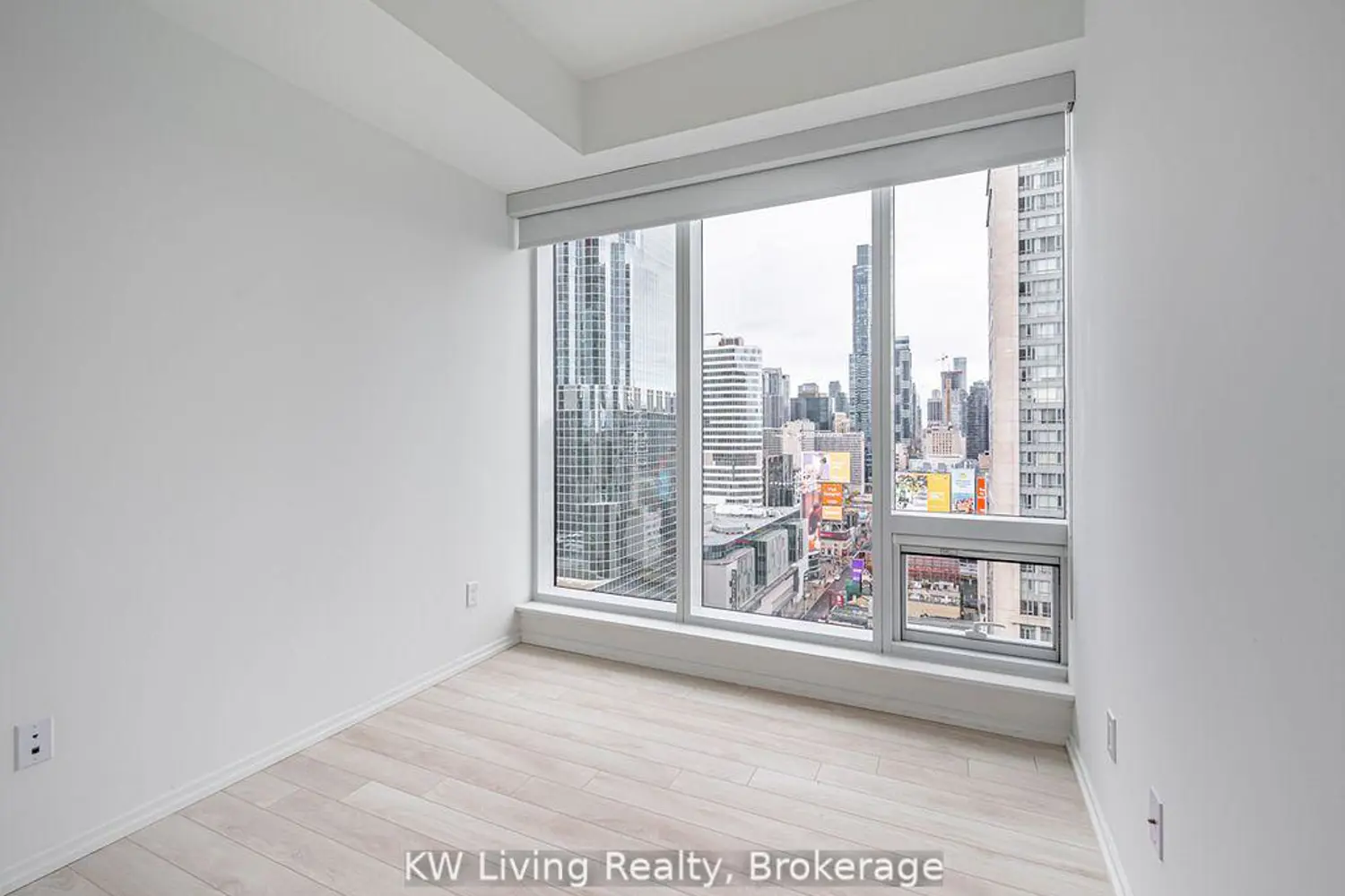 Additional image 11 of 197 Yonge Street 2102
