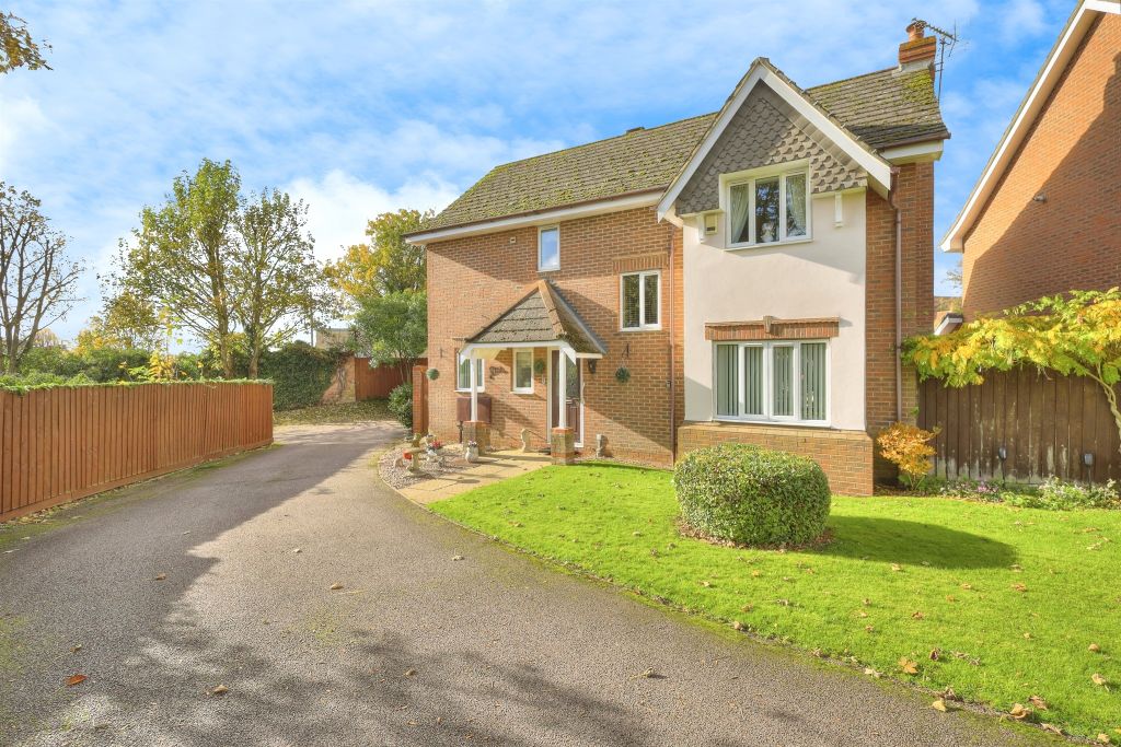 4 bed detached house for saleMescalero, Kingsthorpe, Northampton NN2