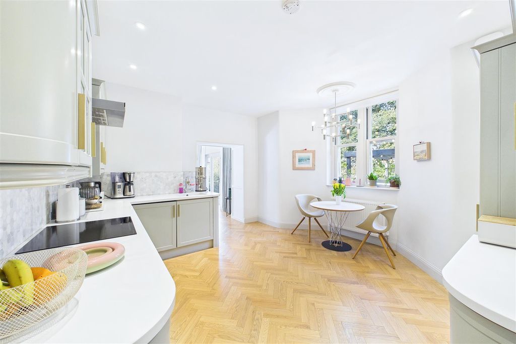 Additional image 14 of 2 bed flat for salePositioned On Hill Road, Clevedon BS21