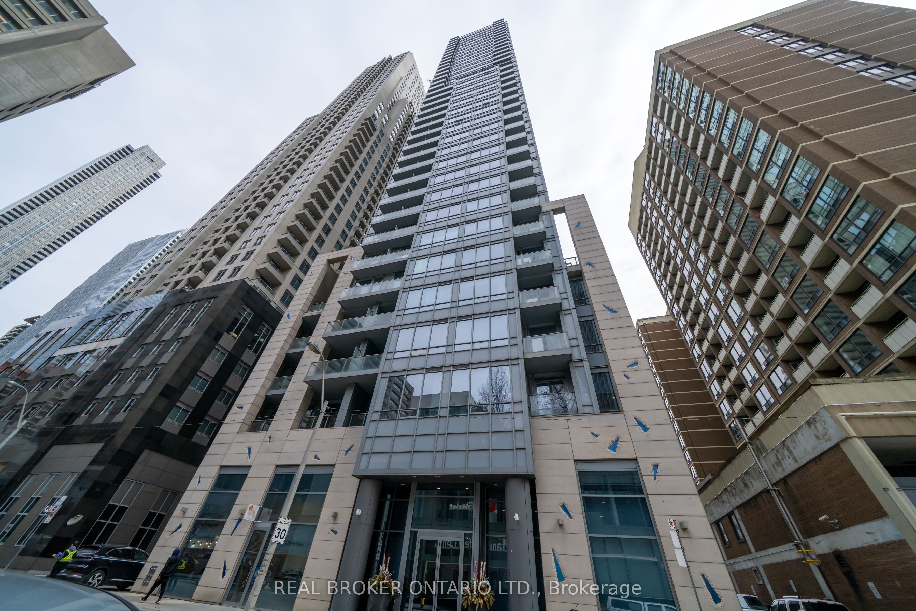 2202-21 Balmuto Street, Toronto, ON, M4Y 1W4