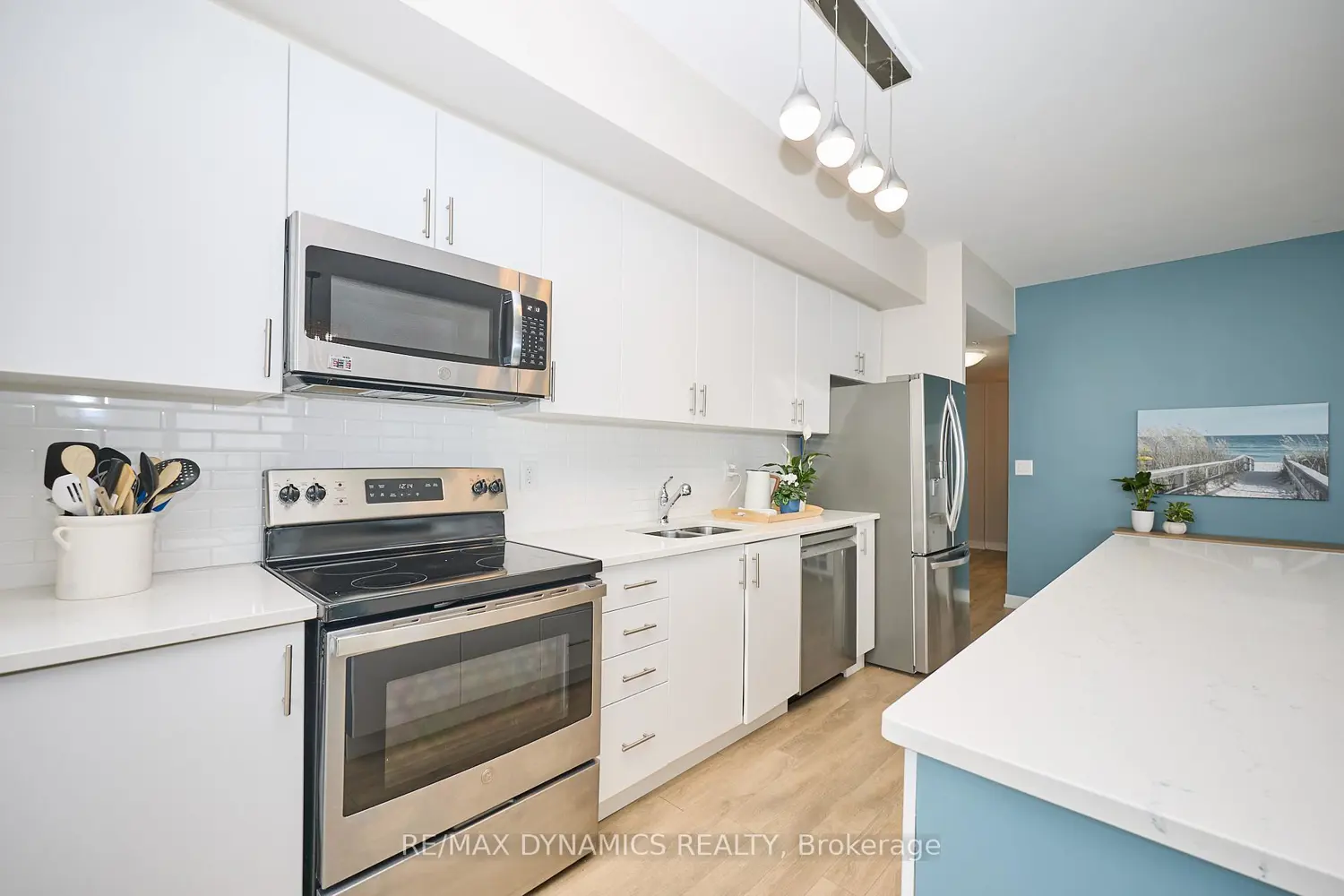 Additional image 6 of 550 North Service Road 407