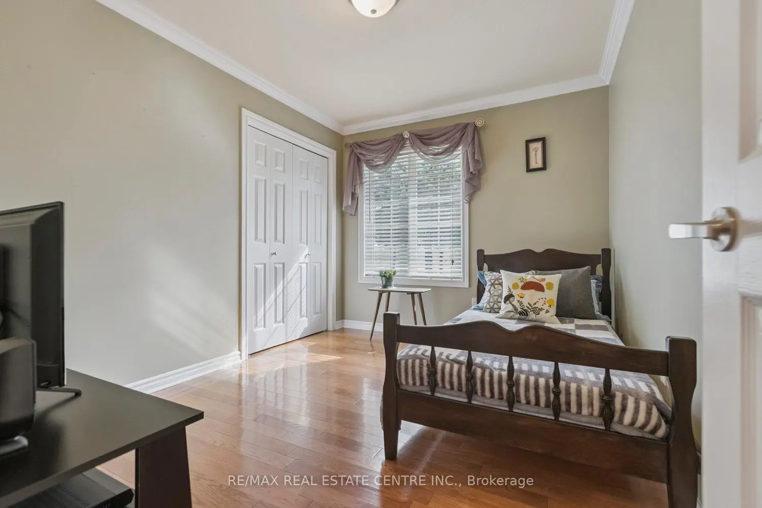 Additional image 7 of 122769 Grey 9 Road