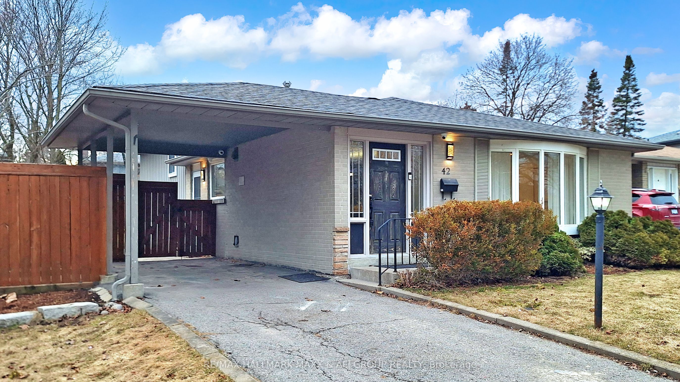 Primary image of 42 Devins Drive, Aurora, ON, L4G 2Z1
