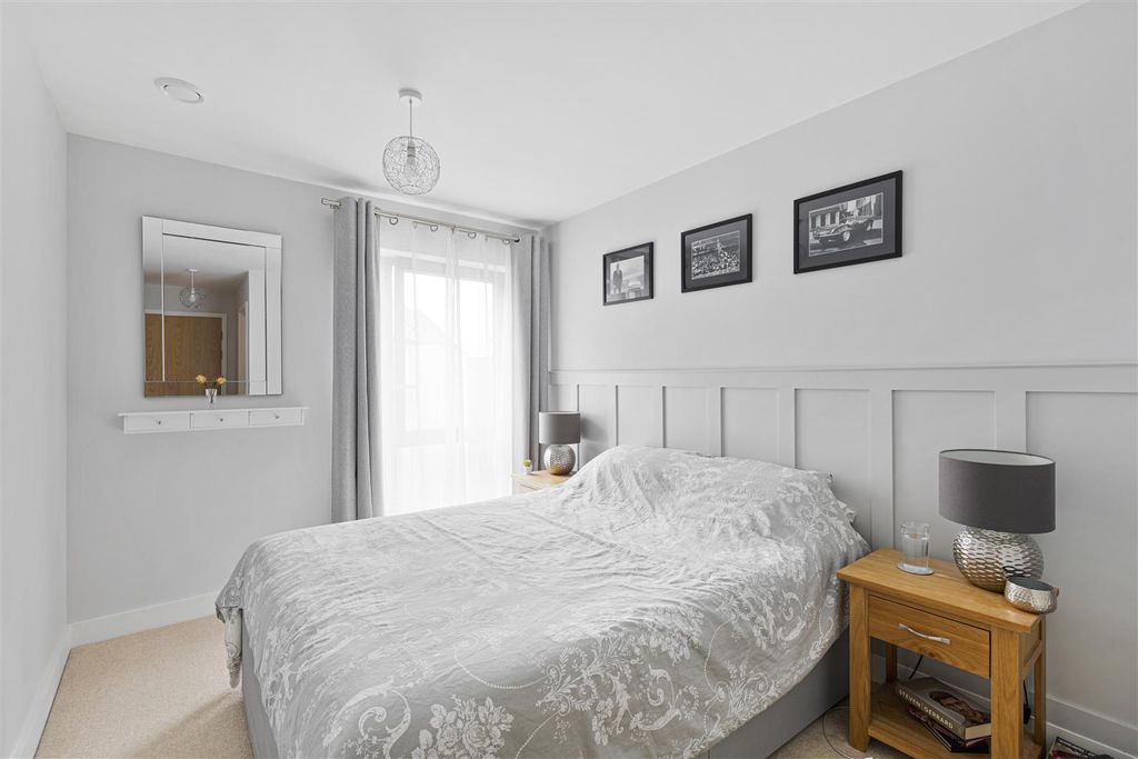 2 bed flat for saleGaol Ferry Steps, Whapping Wharf BS1 photo 4