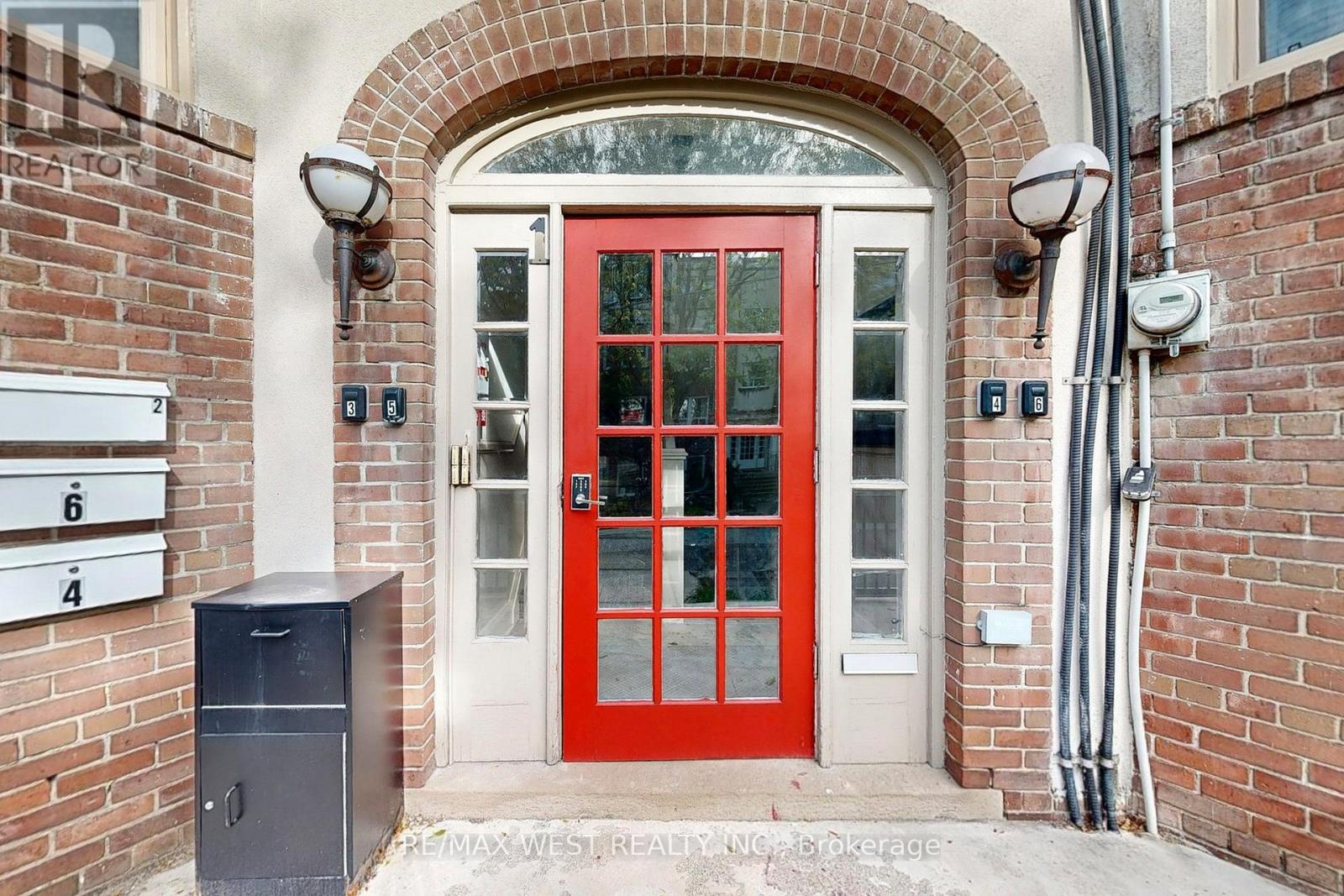 Additional image 4 of 9 Humewood Court, Toronto, ON, M6C1C9