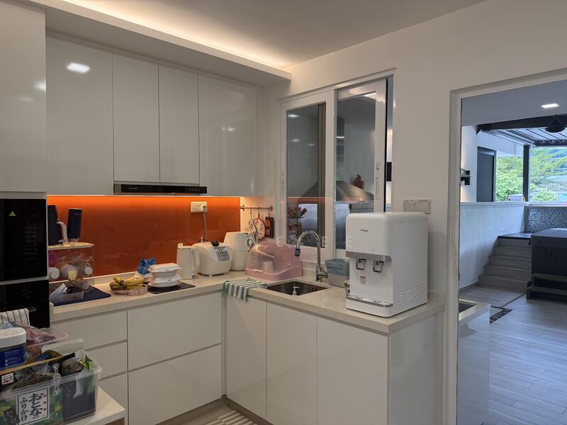 Additional image 7 of Burgundy Crescent