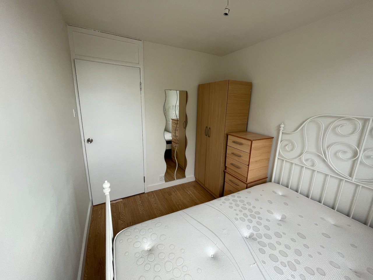 Additional image 3 of Room in a Shared Flat, Blomfield Court, SW11, N1 7GU