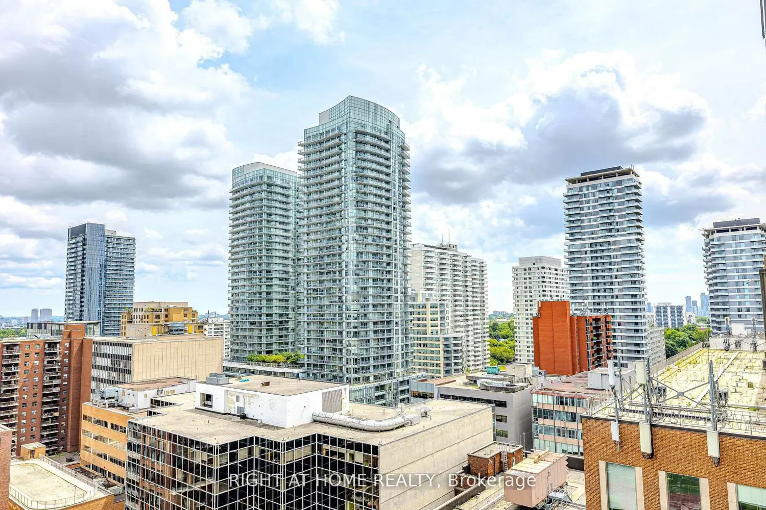 Additional image 12 of 39 Roehampton Avenue 1301