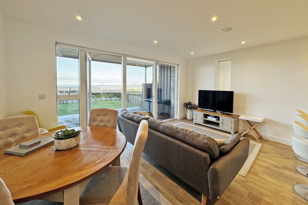 2 bed flat for saleThe Dunes, Perranporth, Cornwall TR6 photo 3