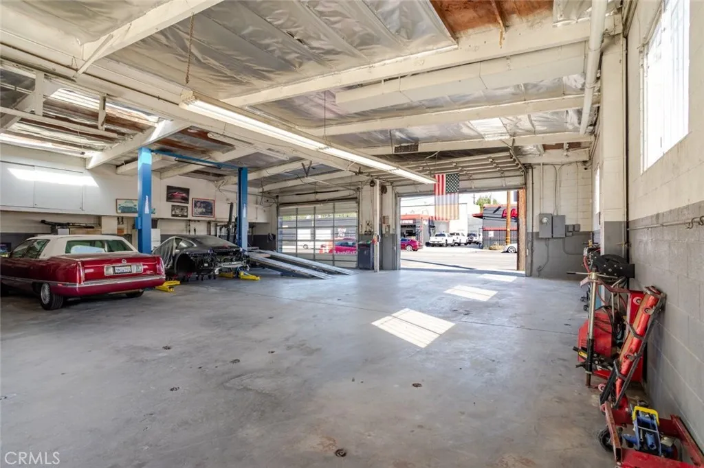 Additional image 49 of 14116 Oxnard Street, Van Nuys, CA 91401