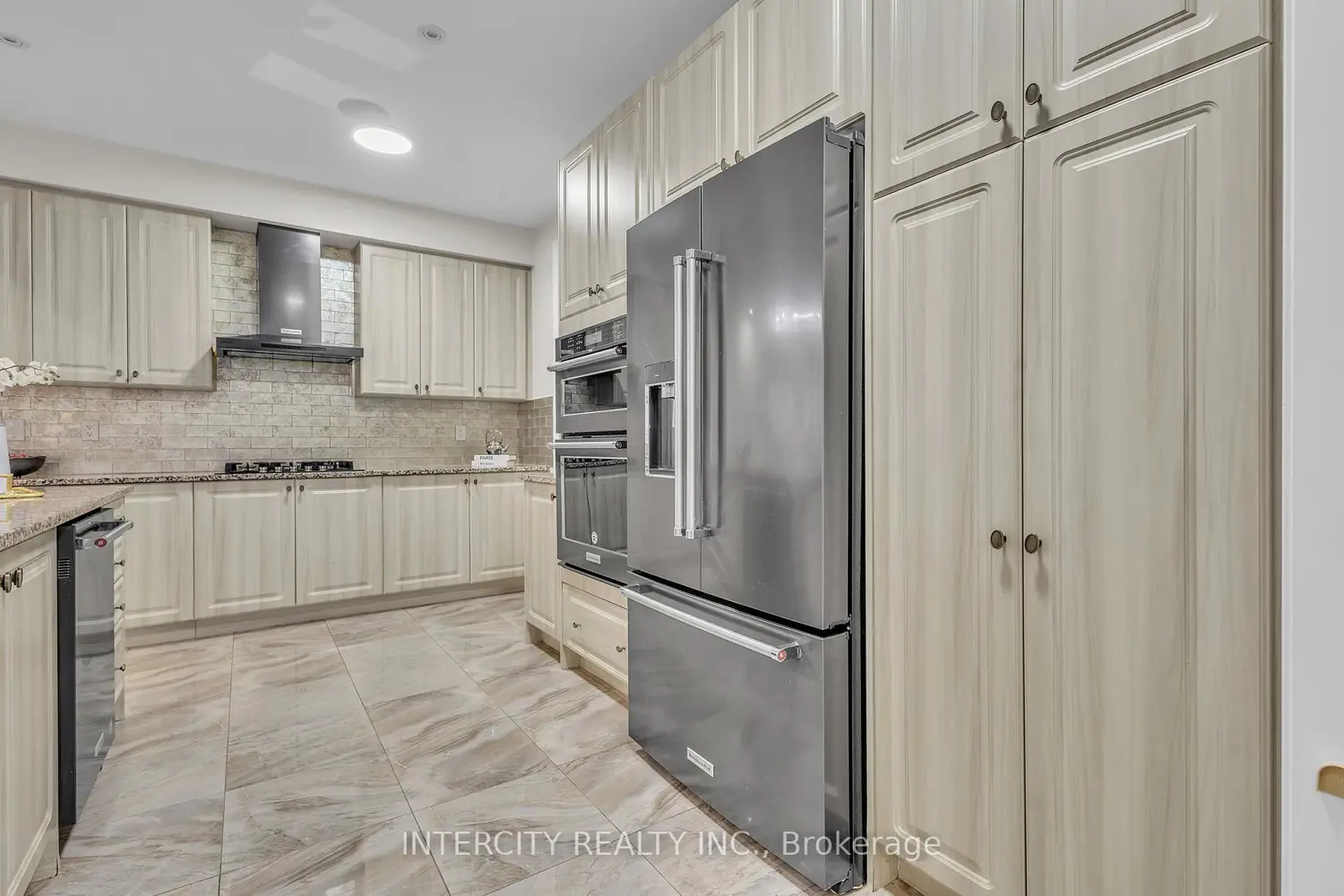 Additional image 11 of 45 Roulette Crescent